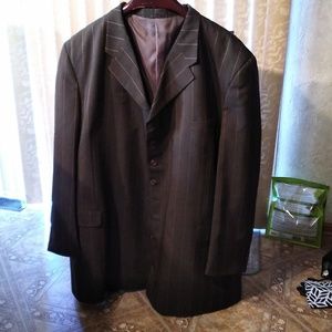 100% polyester size 5x men's Brown and tan pinstriped suit by Carlo Zarelli.